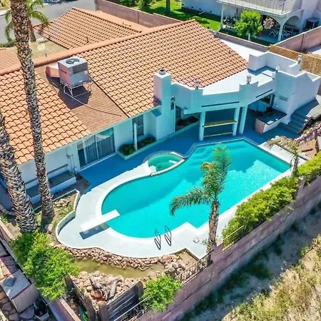 Gorgeous Escape With A Pool In Fabulous Las Vegas